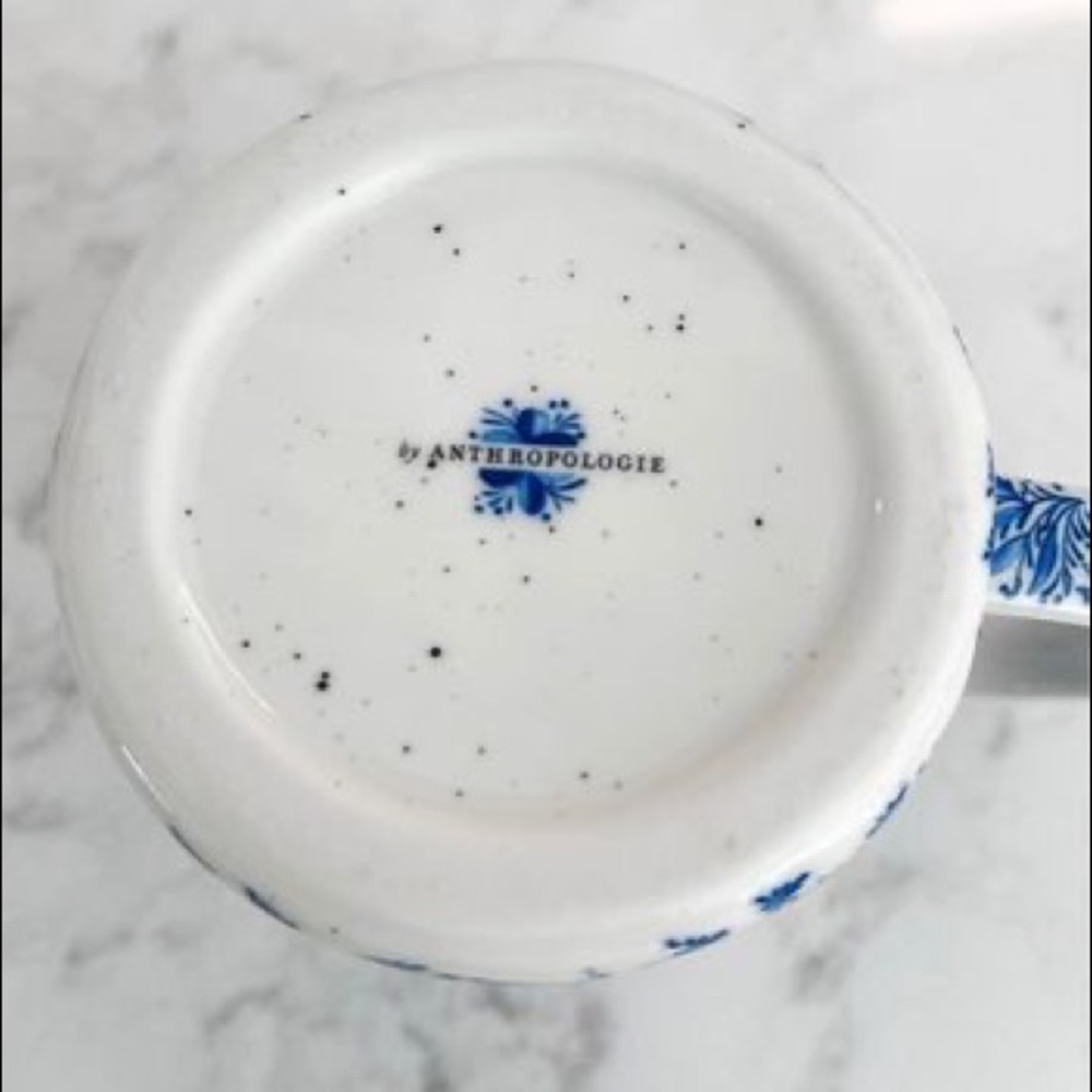 Set of 4 Anthropologie XO mugs - Picture 2 of 2